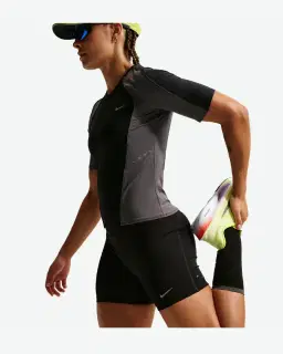 Short Nike Tempo Alto Ajustado de 10 cm Mujer – 4/4
