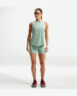 Pantalón corto ajustado de cintura alta con bolsillos 10 cm Nike Swift Mujer – 1/4