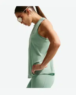 Pantalón corto ajustado de cintura alta con bolsillos 10 cm Nike Swift Mujer – 4/4