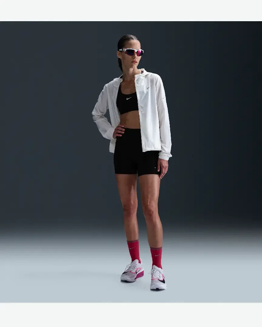 Pantalón corto ajustado de cintura alta con bolsillos 10 cm Nike Swift Mujer