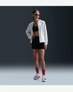 Pantalón corto ajustado de cintura alta con bolsillos 10 cm Nike Swift Mujer – 1/4