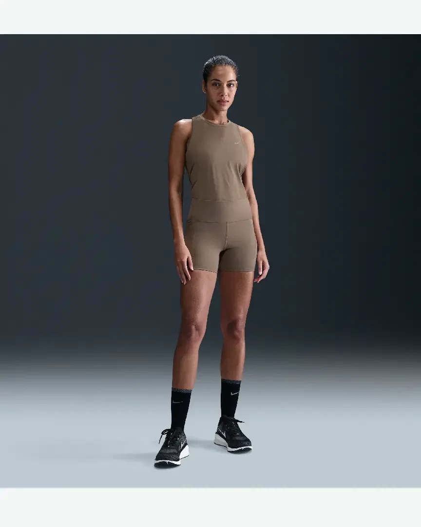 Pantalón corto ajustado de cintura alta con bolsillos 10 cm Nike Swift Mujer