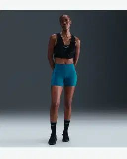 Pantalón corto ajustado de cintura alta con bolsillos 10 cm Nike Swift Mujer – 1/4
