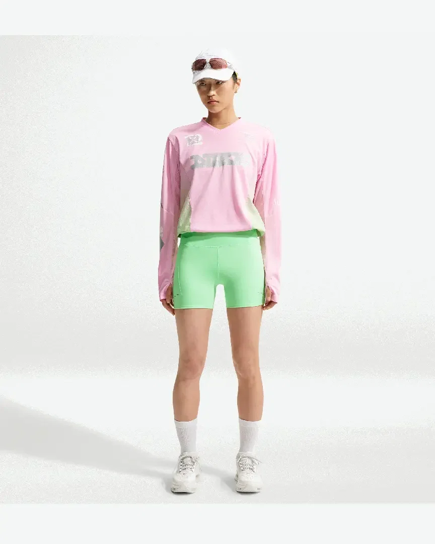 Pantalón corto ajustado de cintura alta con bolsillos 10 cm Nike Swift Mujer