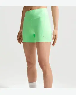 Pantalón corto ajustado de cintura alta con bolsillos 10 cm Nike Swift Mujer – 2/4