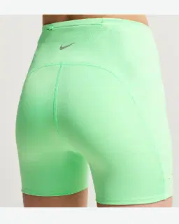 Pantalón corto ajustado de cintura alta con bolsillos 10 cm Nike Swift Mujer – 3/4