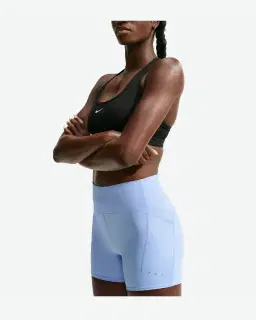 Pantalón corto ajustado de cintura alta con bolsillos 10 cm Nike Swift Mujer – 2/4