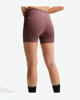 Pantalón corto ajustado de cintura alta con bolsillos 10 cm Nike Swift Mujer – 3/4