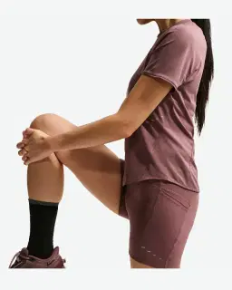 Pantalón corto ajustado de cintura alta con bolsillos 10 cm Nike Swift Mujer – 4/4