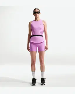 Pantalón corto ajustado de cintura alta con bolsillos 10 cm Nike Swift Mujer – 1/4