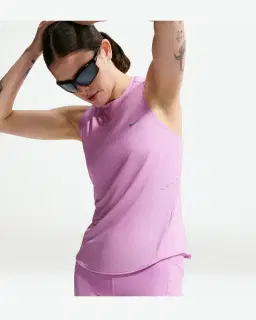 Pantalón corto ajustado de cintura alta con bolsillos 10 cm Nike Swift Mujer – 4/4