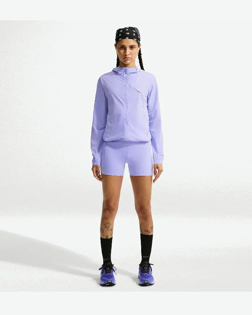 Pantalón corto ajustado de cintura alta con bolsillos 10 cm Nike Swift W