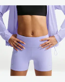Pantalón corto ajustado de cintura alta con bolsillos 10 cm Nike Swift Mujer – 2/4