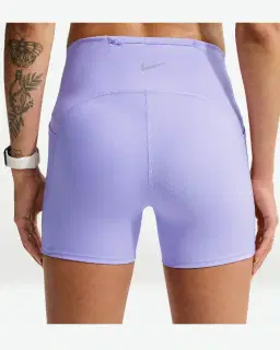 Pantalón corto ajustado de cintura alta con bolsillos 10 cm Nike Swift Mujer – 3/4