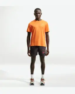 Short con pantalón interior integrado de 12,7 cm Dri-Fit Nike Miler Hombre – 1/4