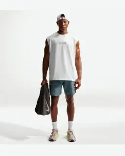 Short con pantalones cortos integrados de 18 cm Dri-Fit Nike Miler Hombre – 1/4