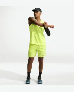 Short con pantalones cortos integrados de 18 cm Dri-Fit Nike Miler Hombre – 1/4
