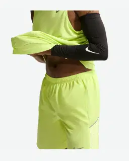 Short con pantalones cortos integrados de 18 cm Dri-Fit Nike Miler Hombre – 2/4