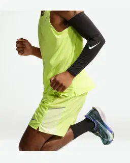Short con pantalones cortos integrados de 18 cm Dri-Fit Nike Miler Hombre – 4/4