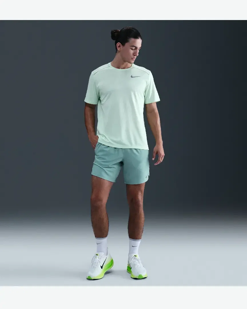 Short con shorts interiores integrados de 18 cm Dri-Fit Nike Stride Hombre