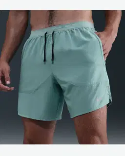 Short con shorts interiores integrados de 18 cm Dri-Fit Nike Stride Hombre – 2/4
