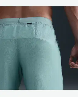 Short con shorts interiores integrados de 18 cm Dri-Fit Nike Stride Hombre – 3/4