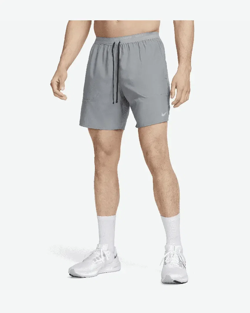 Short con shorts interiores integrados de 18 cm Dri-Fit Nike Stride M