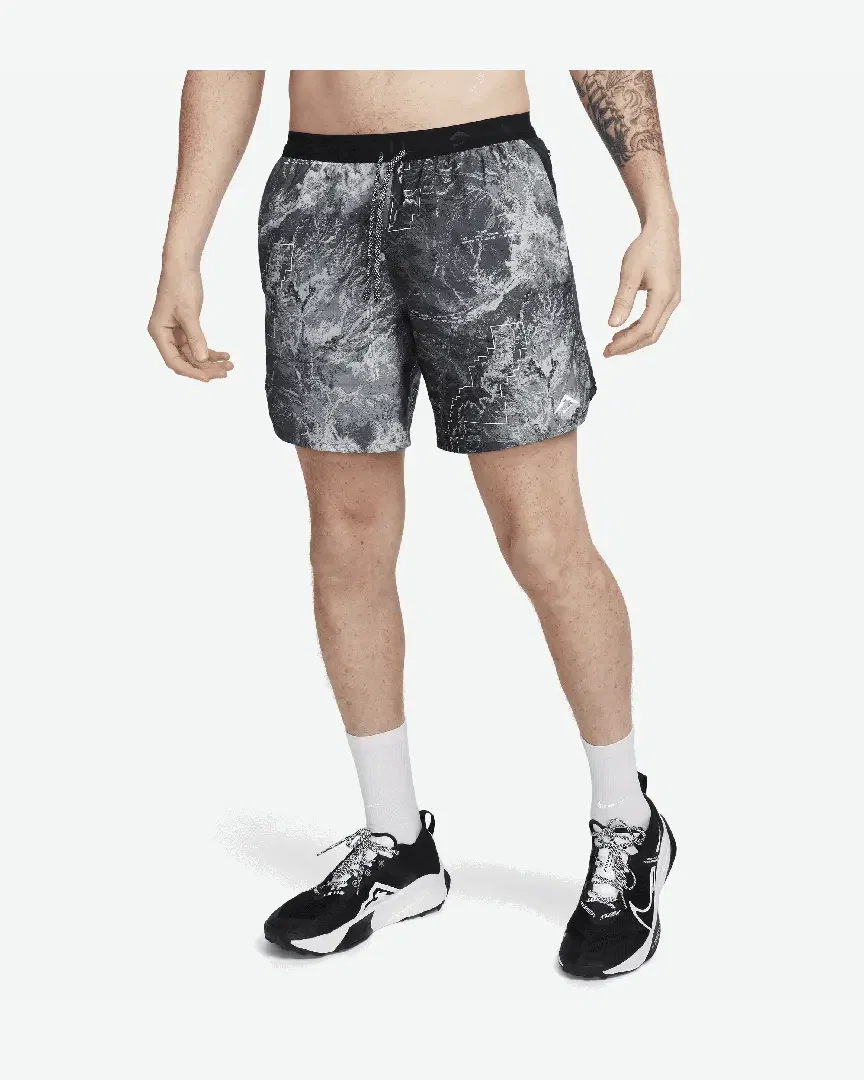 Short con shorts interiores integrados de 18 cm Dri-Fit Nike Stride Hombre