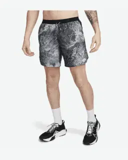 Short con shorts interiores integrados de 18 cm Dri-Fit Nike Stride Hombre – 1/4