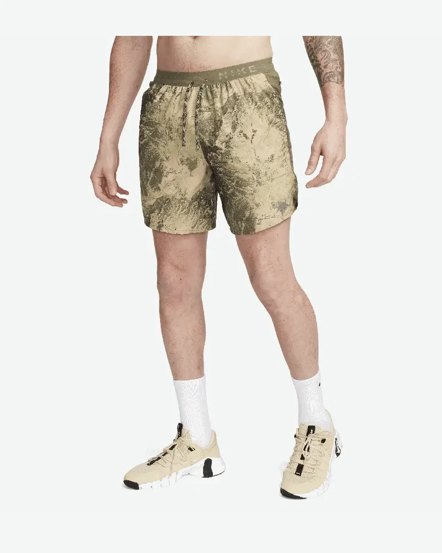 Short con shorts interiores integrados de 18 cm Dri-Fit Nike Stride Hombre