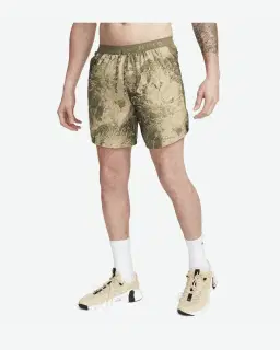 Short con shorts interiores integrados de 18 cm Dri-Fit Nike Stride Hombre – 1/4