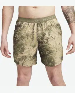Short con shorts interiores integrados de 18 cm Dri-Fit Nike Stride Hombre – 2/4