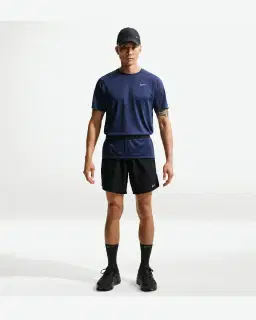Short con shorts interiores integrados de 18 cm Dri-Fit Nike Stride Hombre – 1/4