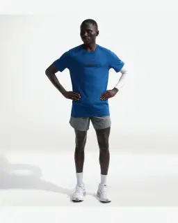 Short con shorts interiores integrados de 18 cm Dri-Fit Nike Stride Hombre – 1/4
