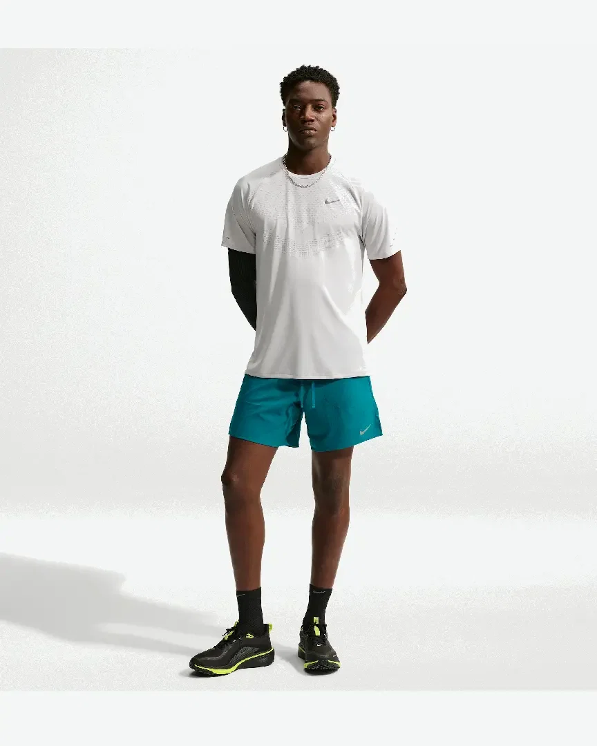 Short con shorts interiores integrados de 18 cm Dri-Fit Nike Stride M
