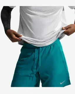 Short con shorts interiores integrados de 18 cm Dri-Fit Nike Stride Hombre – 2/4