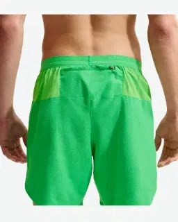 Short con shorts interiores integrados de 18 cm Dri-Fit Nike Stride Hombre – 3/4