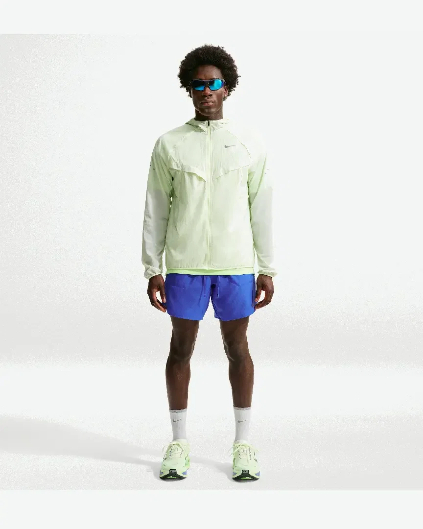 Short con shorts interiores integrados de 18 cm Dri-Fit Nike Stride M