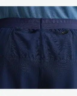 Short con shorts interiores integrados de 18 cm Dri-Fit Nike Stride Hombre – 3/4
