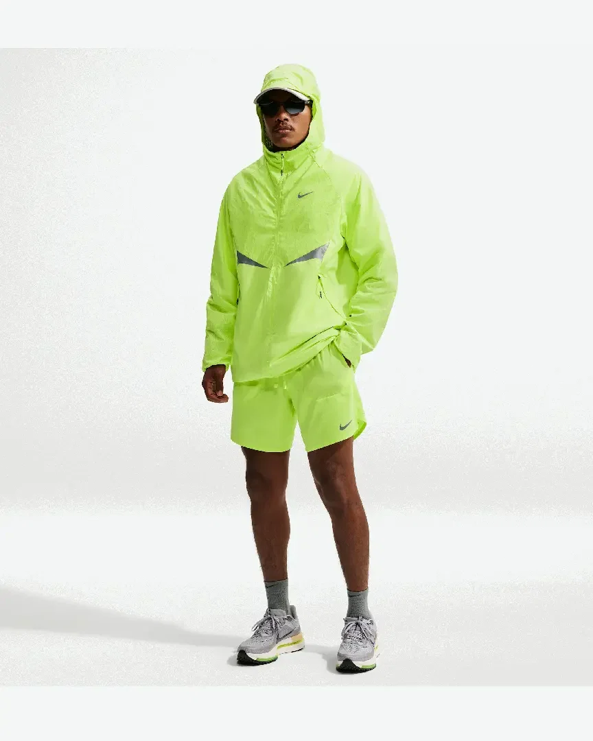 Short con shorts interiores integrados de 18 cm Dri-Fit Nike Stride M