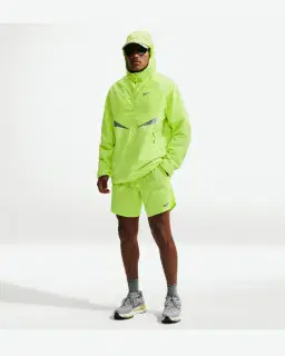 Short con shorts interiores integrados de 18 cm Dri-Fit Nike Stride Hombre – 1/4