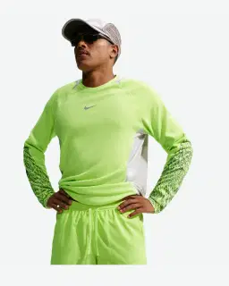 Short con shorts interiores integrados de 18 cm Dri-Fit Nike Stride Hombre – 2/4