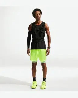 Short con shorts interiores integrados de 18 cm Dri-Fit Nike Stride Hombre – 1/4