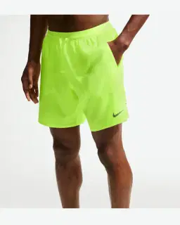 Short con shorts interiores integrados de 18 cm Dri-Fit Nike Stride Hombre – 2/4