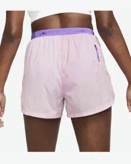 Short de trail con bolsillos y short interior integrado de 8 cm cintura media alta Nike Dri-Fit Repel Mujer – 3/4
