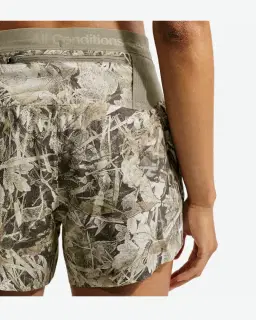 Short de Trail con pantalón corto integrado Dri-Fit Acg "Chamo Camo" 10 cm Mujer – 3/4