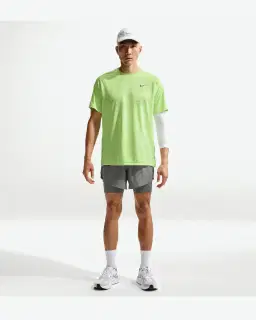 Short Híbrido Dri-Fit Nike Stride 13 Cm Hombre – 1/4