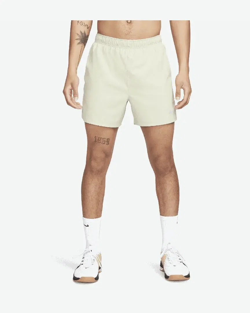 Pantalón corto polivalente con interior de malla de 13 cm Nike Dri-Fit Challenger M