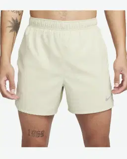 Pantalón corto polivalente con interior de malla de 13 cm Nike Dri-Fit Challenger Hombre – 2/4