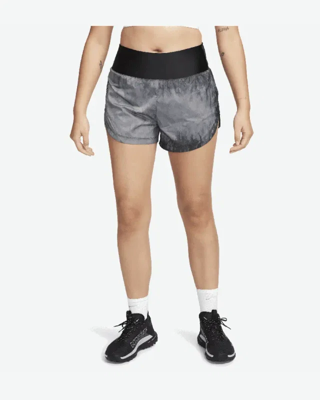 Short repel altura media con short interior integrado 8 cm Nike Trail W